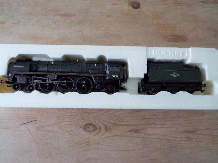 Hornby Super Detail - an OO gauge locomotive and tender class 7MT 'Western Star' 4-6-2 op no 70025 - Image 2 of 2