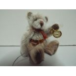 Ruth Bowman - Teddy Bear "Wyndham". Staffordshire England. Gold watch. Limited Edition 3/4.