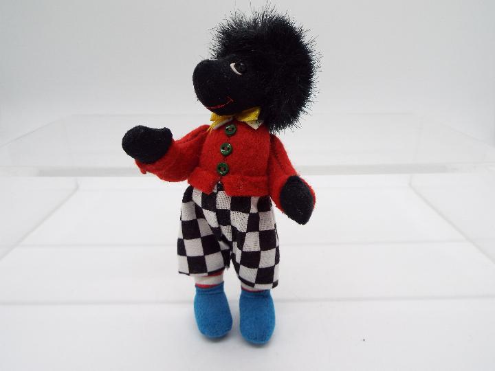 Deb Canham Artist Designs - a Deb Canham bear entitled Chilli Peppers issued in a limited edition - Image 4 of 5