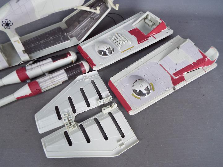 Star Wars, Hasbro - An unboxed Star Wars Clone Wars Crumb Bomber Republic Gunship. - Image 3 of 3