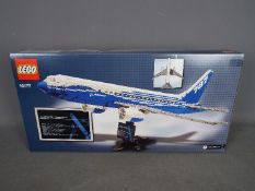 LEGO - # 10177 Boeing 787 Dreamliner,