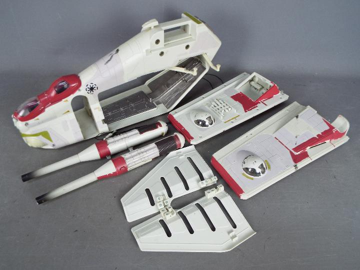 Star Wars, Hasbro - An unboxed Star Wars Clone Wars Crumb Bomber Republic Gunship.