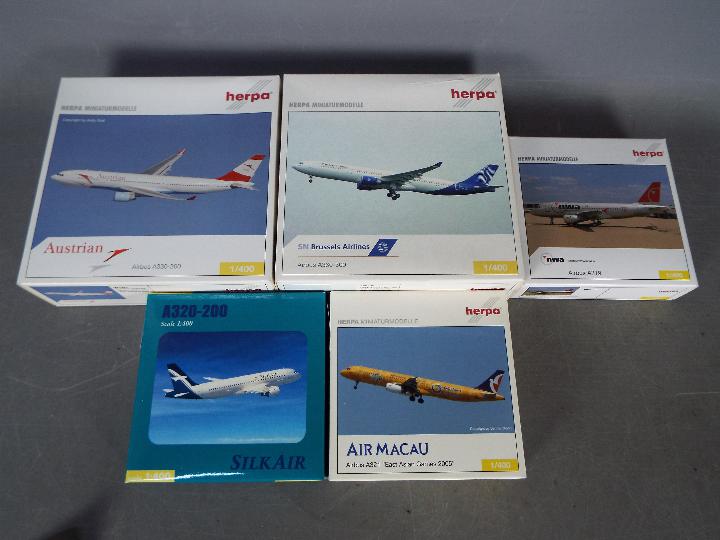 Herpa - A fleet of five diecast model aircraft in 1:400 scale by Herpa.