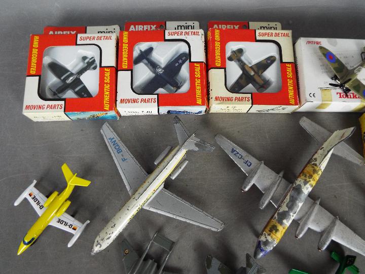 Airfix, Dinky Toys, Tonka Matchbox - A fleet of mixed boxed and unboxed diecast model aircraft. - Image 2 of 3