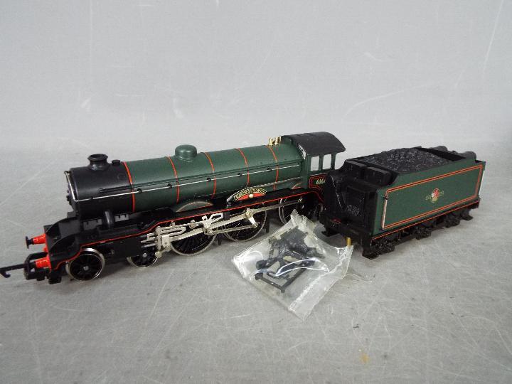 Hornby - A boxed Hornby 'Top Link' OO gauge 4-6-0 B17 Class steam locomotive and tender Op.No. - Image 2 of 4