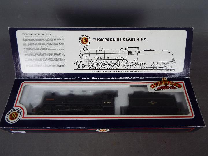 Bachmann - A boxed Bachmann OO gauge Thompson B1 Class steam locomotive and tender Op.No. - Image 2 of 2