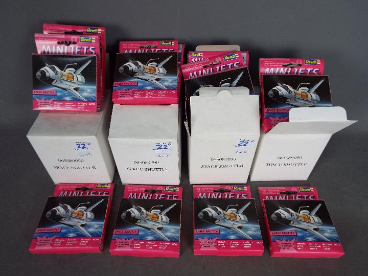 Revell - Four trade boxes each containing six Revell #06508 Minijet 'Space Shuttle' snap together