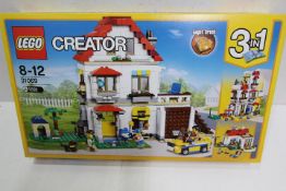 LEGO - A boxed Lego Creator set #31069 'Modular Family Villa'.