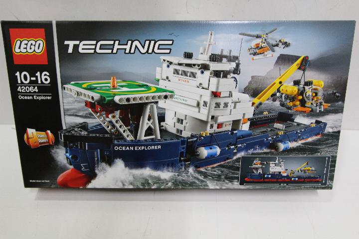 LEGO - A boxed Lego Technic set #42064 'Ocean Explorer'.