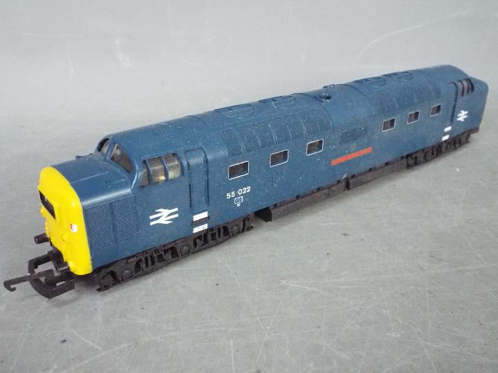 Hornby, Lima - Two part boxed OO gauge diesel locomotives. Lot includes Lima Class 55 diesel Op.No. - Image 2 of 3