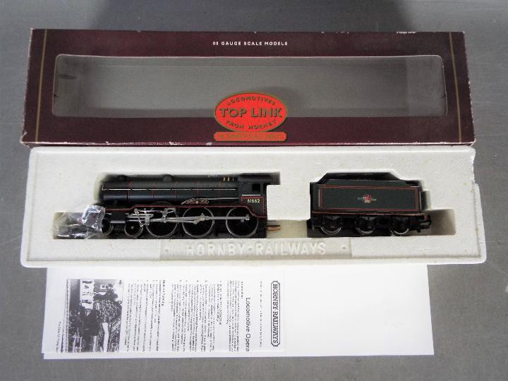 Hornby - A boxed Hornby 'Top Link' OO gauge 4-6-0 B17 Class steam locomotive and tender Op.No.