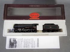 Hornby - A boxed Hornby 'Top Link' OO gauge 4-6-0 B17 Class steam locomotive and tender Op.No.