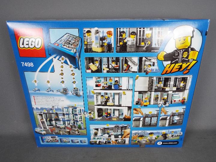 LEGO - A boxed Lego City set #7498 'Police Station'. - Image 2 of 2