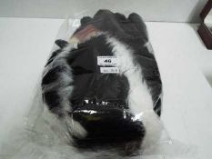 Charlie Bears - Skunk Glove. Factory sealed with tag inside. Bag is 34cm long.