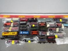 Tri-ang - Hornby - Jouef - A mixed lot of over 30 x 00 gauge rolling stock from various