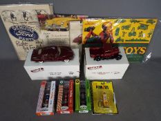 Danbury Mint - Gearbox - 2 x Danbury Mint cars, 4 x gas pumps,