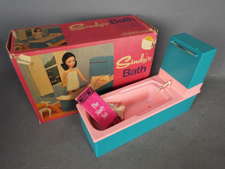A boxed 1960's bathtime and boxed 1960's blue & pink bath Lot descriptions reflect the - Image 3 of 3