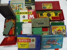 Meccano, Bayko, Chad Valley, Others - A mixed lot of vintage toys. Lot includes a boxed Meccano No.