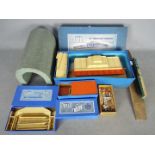 Hornby Dublo, Crescent - A collection of mainly boxed Hornby Dublo model railway accessories.