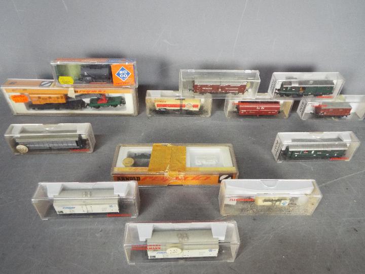 Fleischmann, Roco, Arnold - A siding of 13 boxed items of N gauge rolling stock.