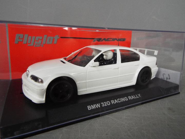 Flyslot - 2 x BMW 3 series racing models, # F21201 BMW 320 racing in white, - Image 3 of 3