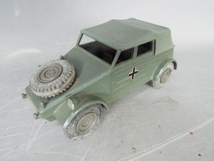 Dinky - Matchbox - A mixed lot of 9 x Dinky vehicles and 1 x Matchbox Yesteryear model including - Image 4 of 4