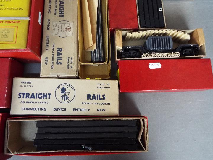 Trix - A Trix Twin Railway 3 Rail train set with boxed track and accessories. - Image 6 of 8