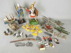 Aurora, Airfix, Rose Miniatures, Others - An unboxed group of both plastic and metal soldiers,