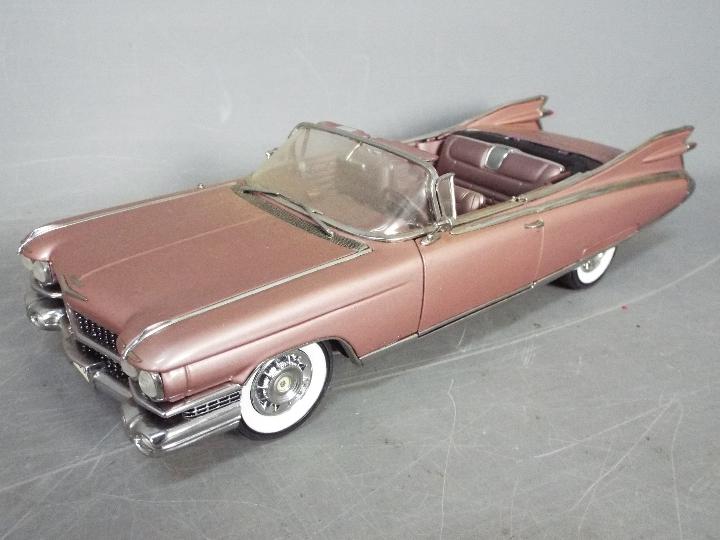 Danbury Mint - Limited edition 1959 Cadillac Eldorado Biarritz in 1:24 scale. - Image 2 of 2