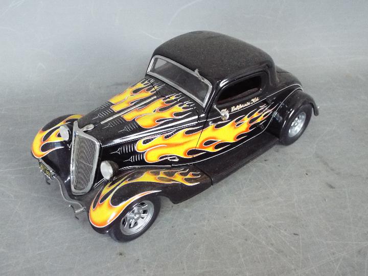 Danbury Mint - Limited edition 1934 Ford Hot Rod 'California Kid' in 1:24 scale. - Image 2 of 4