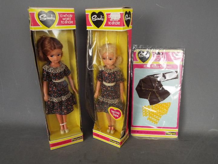 2 x boxed Pedigree Sindy Springtime dolls 1 x blonde 1 x brunette and a mint on card mix and match