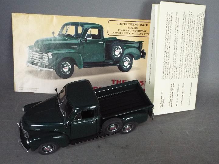 Danbury Mint - 2 x Chevrolet Pickup Trucks in 1:24 scale, - Image 4 of 4