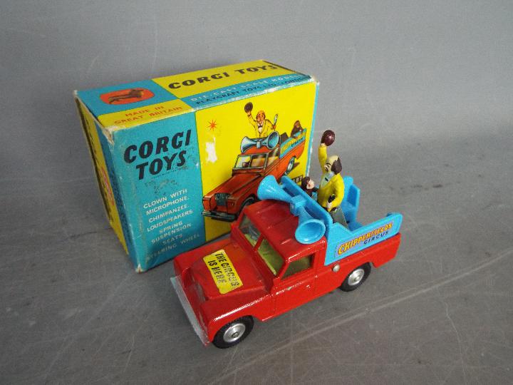 Corgi - Chipperfields - 3 x boxed models including # 487 Chipperfields Land Rover Parade car, - Image 3 of 4