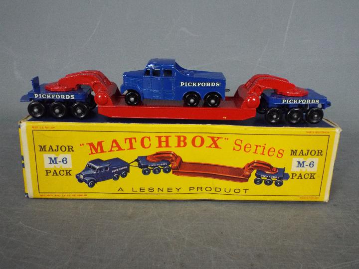 Matchbox - Boxed Major Pack M-6 Scammell Pickfords 18 wheel tractor and transporter in blue and red