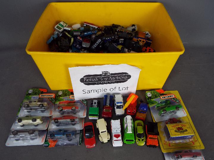Matchbox - Corgi - A lot of over 150 loose vehicles and 9 carded vehicles including Matchbox Austin