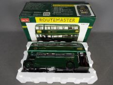 Sun Star - Limited edition London Transport Green Line AEC Routemaster coach in 1:24 scale.
