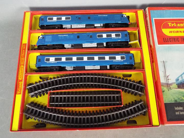 Hornby - A boxed Hornby RS52 electric train set 'The Blue Pullman'. - Image 2 of 3