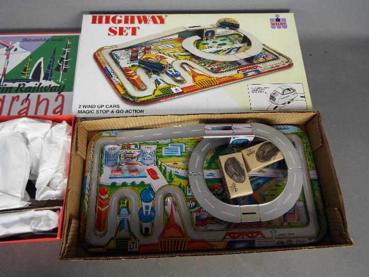 Kovar, Welby - Two boxed modern tinplate toy set. - Image 3 of 3