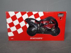 Minichamps - A 1:12 scale Ducati Desmosedici Moto GP - Prova 2002.