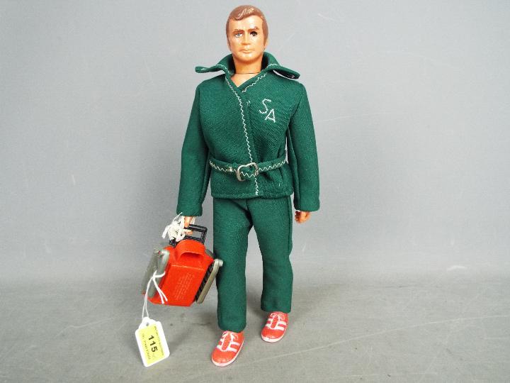 Kenner - General Mills - The Six Million Dollar Man action figure from 1975 with his original