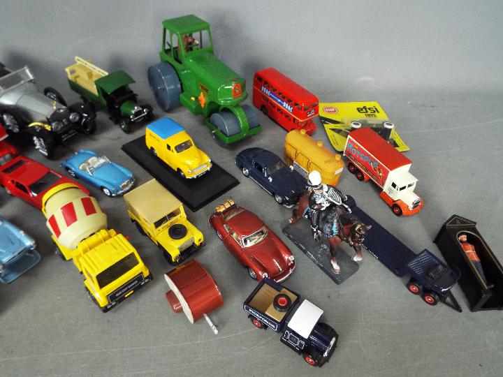 Franklin Mint - Tri-ang - Corgi - A collection of over 20 x unboxed vehicles in various scales - Image 3 of 3