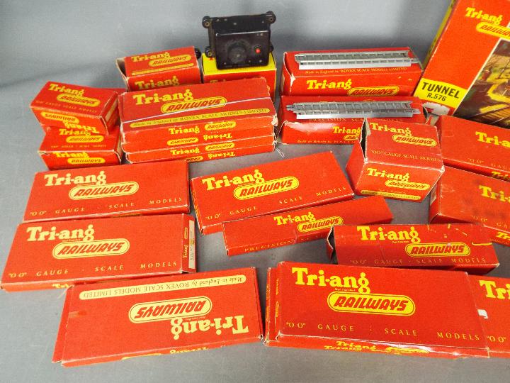 Triang - A siding of over 20 OO gauge model railway accessories, - Image 2 of 3