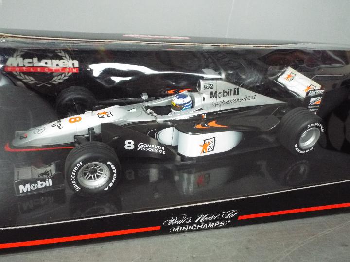 Minichamps - McLaren MP4/13 Mika Hakkinen F1 car in 1:18 scale # 981806. - Image 2 of 2