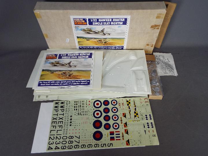 Eschelon - A boxed 1:32 scale vac form and white metal model kit of a Hawker Hunter Single Seater