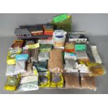 Model Scenics - Tri-ang - HSL - A group of 7 x OO gauge railway buildings and 27 x sealed bags of