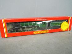 Hornby - A limited edition A3 class 4-6-2 loco Pretty Polly in L.N.E.R dark green.