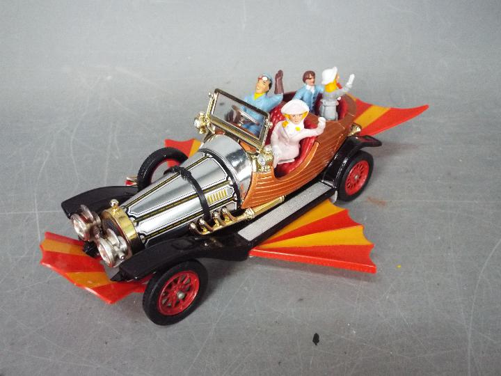 Corgi - A boxed Corgi #266 'Chitty Chitty Bang Bang' which appear in Excellent overall condition - Image 3 of 3