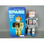 Robot - A boxed Chinese made tinplate robot 'Space Walk Man' The silver battery operated robot