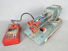 Suzuki & Edwards - An unboxed vintage Japanese tinplate Atomic X-10 Pom Pom Tank by Suzuki &