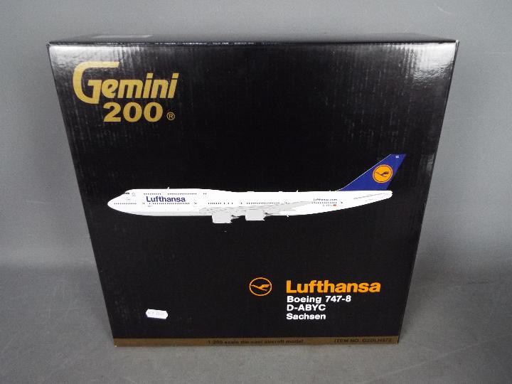 Gemini 200 - A Boeing 747-8 in 1:200 scale in Lufthansa livery with registration number D-ABYK. - Image 3 of 3